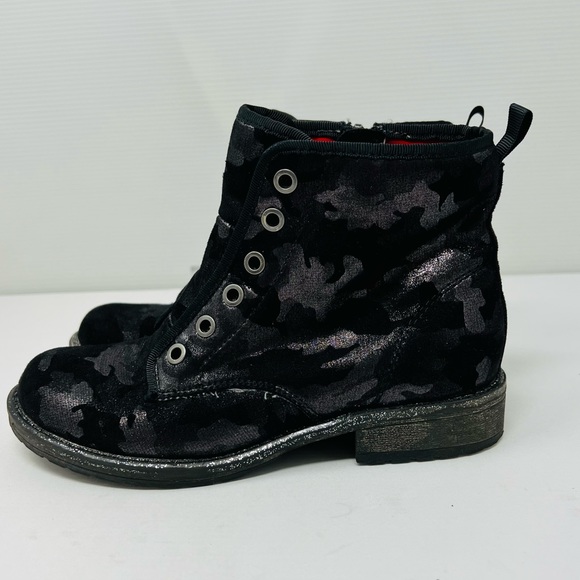 DOLCE VITA***Black Camo Look Boots**Size 2 - Picture 3 of 4